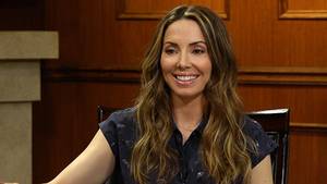 Holland Taylor Porn Captions - Whitney Cummings Responds To 'Family Guy' Jab At '2 Broke Girls'