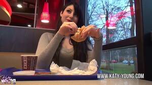 Burger King Porn - Katy Young - Golpes Calientes, Se La Follan y come Semen En Burger King -  Pornhub.com