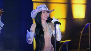 Noah Cyrus Porn - Yeehaw, Noah Cyrus Wore Nude Bodyhose At the 2020 CMT Awards