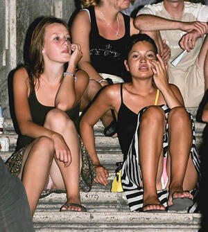 accidental upskirt pussy flashing - Accidental pussy slips and celebrity pussy flashing! - Sex, porn & casual  dates!