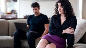 latina milf victoria - Computer technician finds porn on latina MILF Victoria Voxxx her pc -  Shooshtime