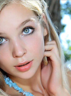 Blonde Sienna Porn - Beautiful blonde teen Sienna pose nude, revealing her nice small tits and  sexy ass | morazzia.com