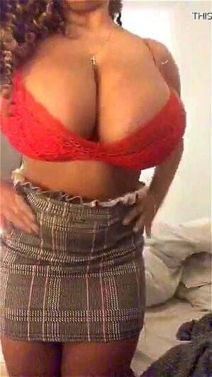layla tits - Watch Layla showing off her big caramel tits - Solo, Big Tits Porn -  SpankBang