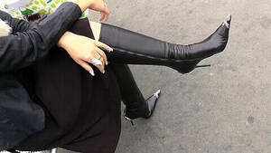 lesbian maid licking boots - Dirty Riding Boots Licking, Buty WÄ…chanie - Videosection.com