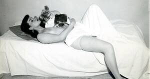 Betty Paige Hardcore Porn - What Happened to Pinup Model Bettie Page? 'Traumatic' Incident