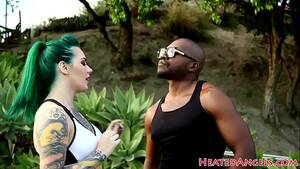 Emo Interracial - Bbc loving emo enjoys in interracial action - XVIDEOS.COM