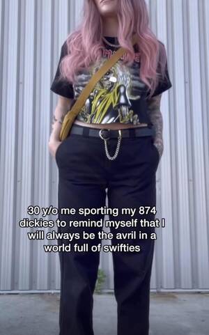 Avril Lavigne Hardcore Porn - Found one on my feed, yawn : r/notliketheothergirls