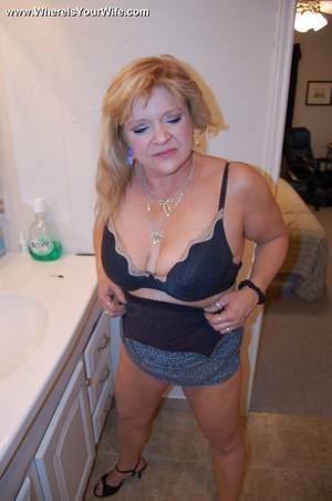 Chubby Mature Spread - Mature chubby blonde wife spreading her ass - XXX Dessert - Picture 4