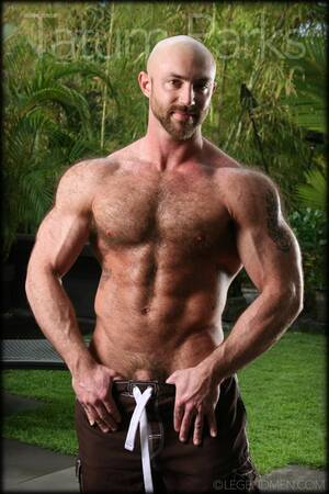 Huge Men Porn - Hairy big muscle bodybuilder Tatum Parks jerks out a huge cum load â€“ Men  for Men Blog