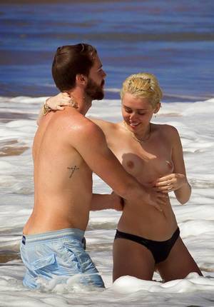 Billy Ray Cyrus Sexy - Miley Cyrus Sexy Bikini Photos In Hawaii