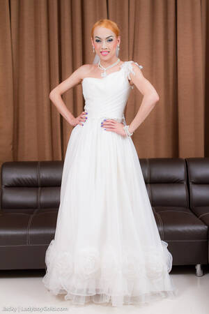 ladyboy wedding - Ladyboy in wedding dress before the bride weds she slides a buttplug in her  ass Porn Pictures, XXX Photos, Sex Images #3195817 - PICTOA