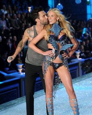 Anne Vyalitsyna Having Sex - Adam Levine and Anne Vyalitsyna Broke Up