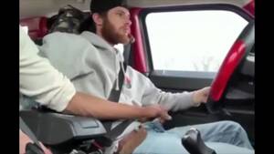 gloved handjob driving passenger - Trucker handjob - ThisVid.com ä¸­æ–‡