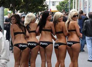 Apple Iphone Porn - iPorn girls want iPhone app