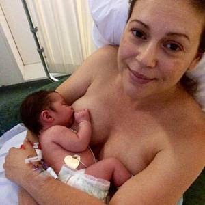 alyssa milano pregnant nude - Alyssa Milano Talks Breastfeeding in Public