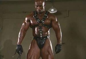 Black Leather Gay Porn - Black bodybuilder in leather muscle worship - ThisVid.com