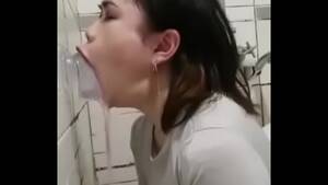 Asian Deepthroat Gagging - Asian deepthroating a dildo - XVIDEOS.COM