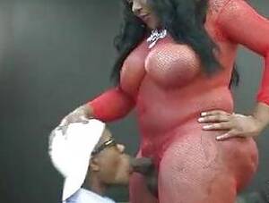 black shemale in fishnets - Ebony BBW tranny wears fishnet while facefucking a black dude - Tranny.one