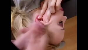 Gay Pee Porn In Ear - cumshot in her ear - XVIDEOS.COM