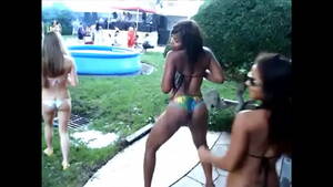 Black Party Girl Porn - 2 Black girl Twerk in the Party - XVIDEOS.COM