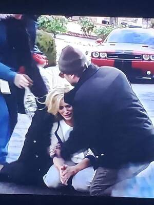 Anna Gunn Big Tits - We all hate Skyler because she fucked Ted, but that's eventually the  success of hers as an actor. Meanwhile these behind the scene snaps  confirms how dedicated she was in her work.