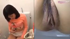 Bathroom Selfshots Asian Porn - Japanese Caught Masturbating In The Public Toilet 1 Hot - XVIDEOS.COM