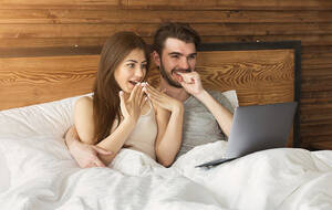 Couple Watching Porn - Tips For Watching Porn With Your Partner For The First Time â€“ Kandid