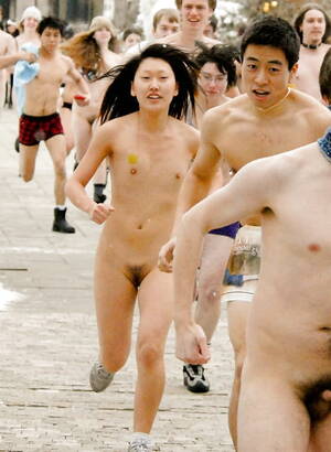 asian nudist running - Chinese_girl_run_nude_in_winter - 6 photos