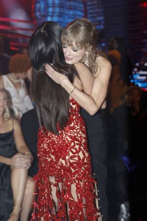 black fucking lesbian selena gomez - Selena Gomez and Taylor Swift's Complete Friendship Timeline