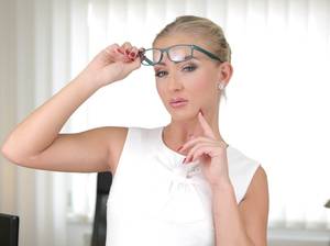 Lyons Porn - Lyon's Den VR3000 Cayla Lyons vr porn video vrporn.com virtual reality ...