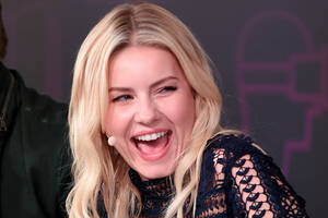 Elisha Cuthbert Blowjob Porn - Woman Crush Wednesday: A Quick Reminder That Elisha Cuthbert Is A Comedic  Force | Decider