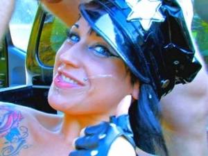 jenny hard - Tenemos un problema, Jenny Hard esta en celo y ha salido de caza