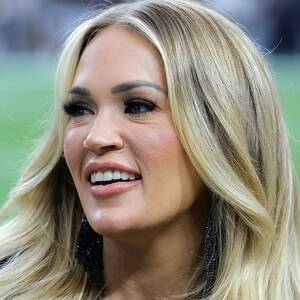 Carrie Underwood Porn Real - Carrie Underwood displays insanely toned legs in micro mini dress in  gorgeous new photos | HELLO!