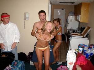 college public nudity - enf-cmnf-reluctant-public-nudity-photos-16