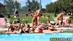Bisexual Sex Public - Outdoors bisex orgy - XVIDEOS.COM