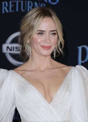 Emily Blunt Porn - Emily Blunt Braless: Photos of the Actress Not Wearing a Bra