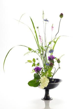 japanese nude ikebana - japaneseaesthetics: â€œ Ikebana (flower decor) by Kasho Maeno, Japan â€
