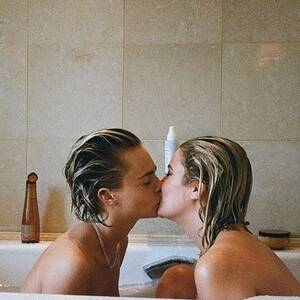 Ashley Benson Sex - Cara Delevingne and girlfriend Ashley Benson kiss in bathtub in raunchy  birthday post - Mirror Online