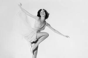 Mary Tyler Moore Xxx Videos - Mary Tyler Moore's 7 Best Musical Moments