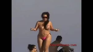 Anjelica Beach Porn - Exhibitionist Wife 19 - Anjelica teasing random voyeurs at a public beach  by flashing her shaved cunt! - XVIDEOS.COM
