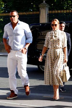 Beautiful Pussy Jennifer Lopez - Jennifer Lopez and Alex Rodriguez Have the Ultimate Date Night Style in  Paris | Vogue