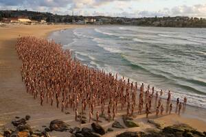 australia nude beach - Thousands go nude on Bondi Beach to raise awareness for skin cancer 'time  bombs' | SBS News