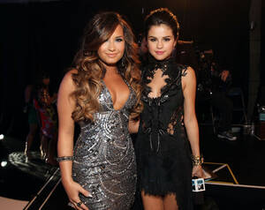Demi Lovato And Selena Gomez Lesbian - Selena Gomez and Demi Lovato Used to Share a Loft