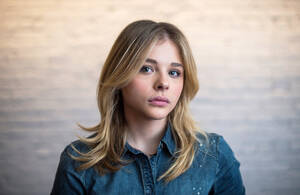 Chloe Grace Moretz Schoolgirl Porn - At 17, ChloÃ« Grace Moretz Handles Grown-Up Realities - The New York Times