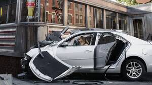 Jennifer Aniston Fuck Cum - Lending A Hand: Jennifer Aniston Smashed Her Car Into This Small-Town Diner  To Help It Attract More Customers - ClickHole