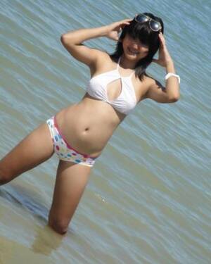 cute amateur beach sex - Cute little Thai amateur Febe poses at the beach and flashes Porn Pictures,  XXX Photos, Sex Images #2867138 - PICTOA