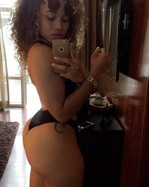 Cocaine Lorraine Phat Pussy - Ass so naturally fat #