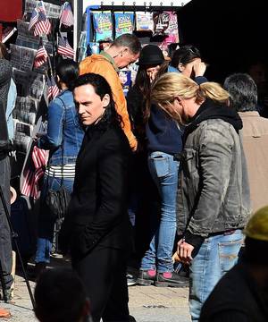 Chris Toms Porn - Tom Hiddleston and Chris Hemsworth filming in Brisbane, on Augustâ€¦