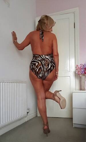 Mature Bbw Bikini Heels Porn - Big Fat Ass Bikini High Heels Porn Pics & Naked Photos - PornPics.com