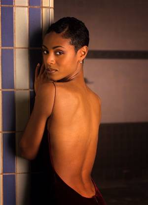 Jada Pinkett Smith Pussy Slip - March 21, 2012 [New Music Video] Jada Pinkett Smith Talks in Spanish-